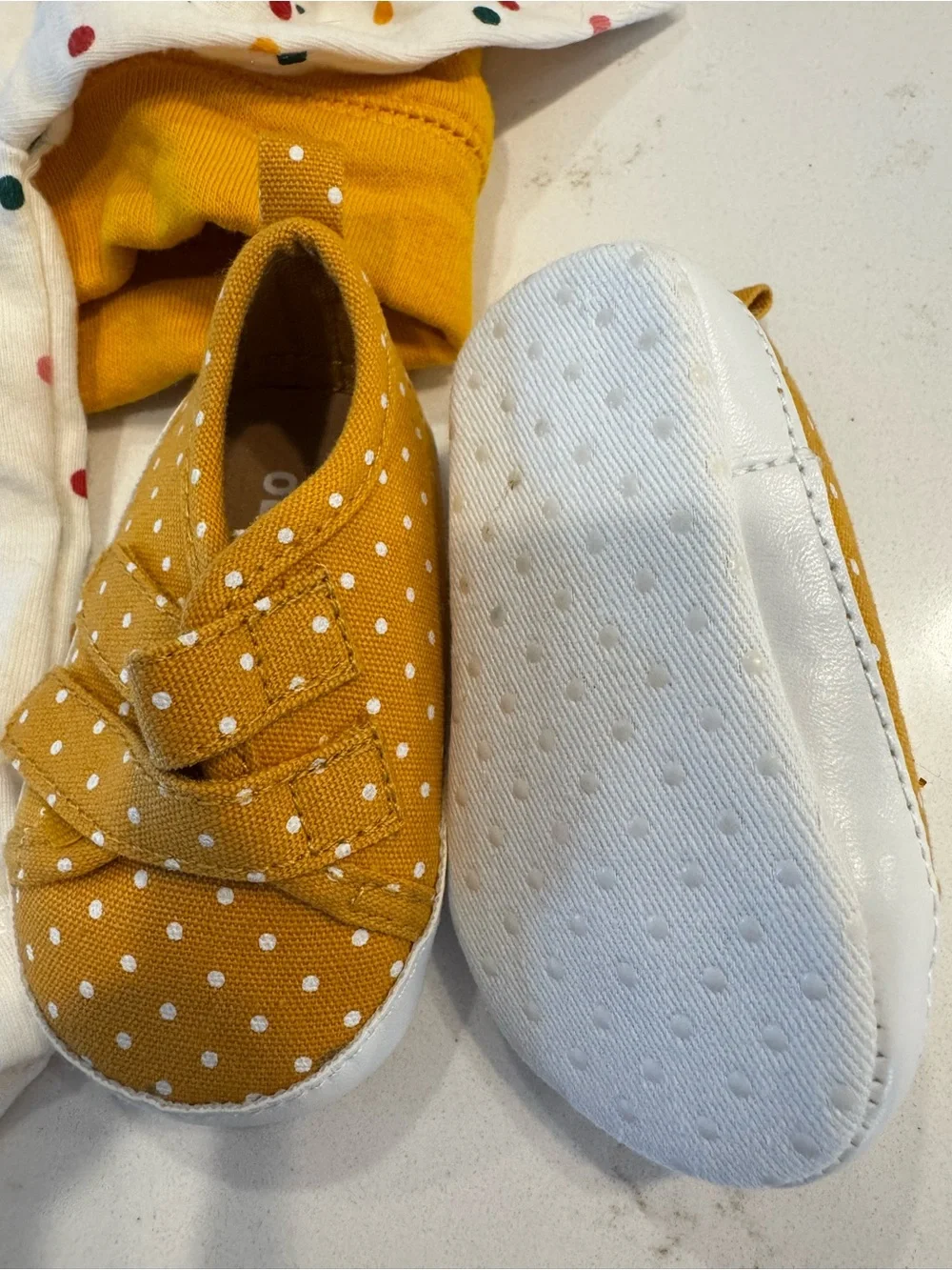 Old Navy Baby 0-3M 4pc Outfit Set Mustard Hearts Polka Dot Hoodie Shoes